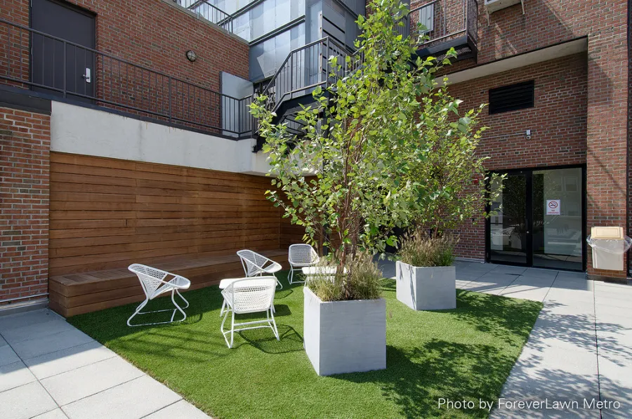 Courtyard with artificial grass and planters